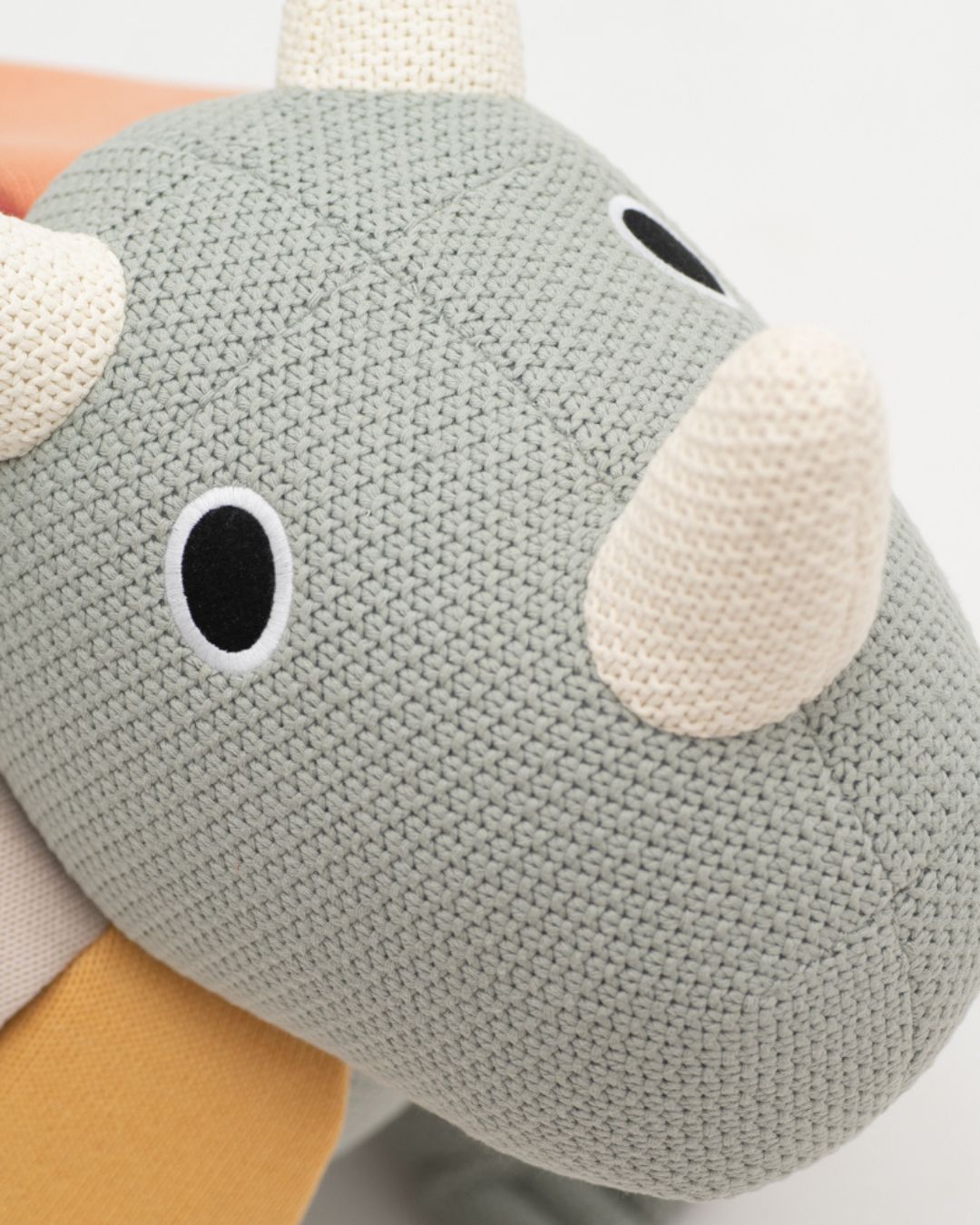 Détail du tissu en peluche du rhinocéros