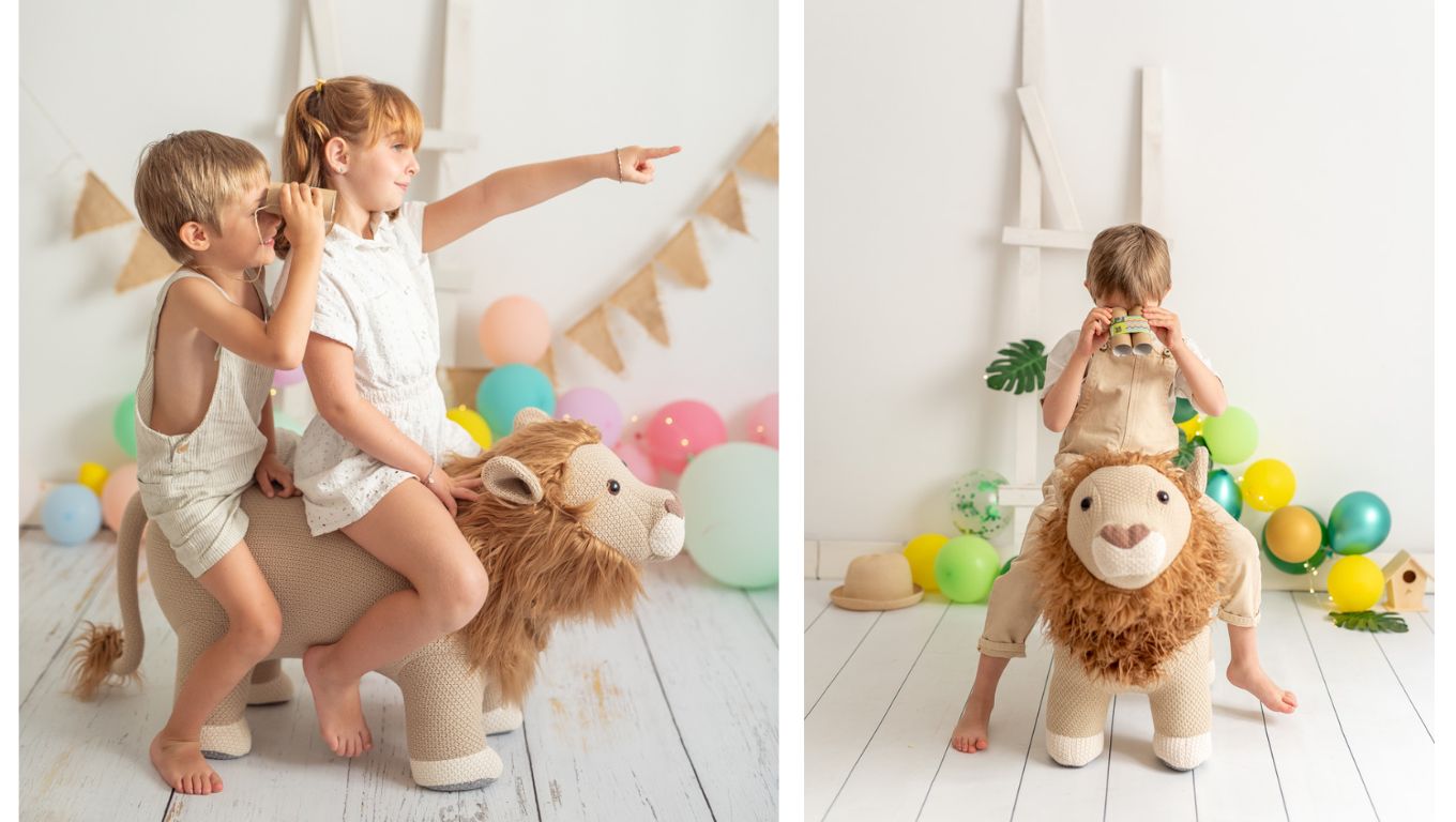 Amigurumi gigante de león con niños encima